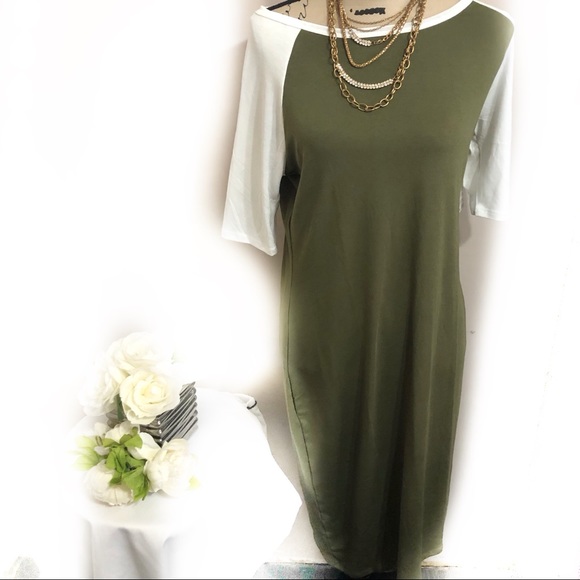 LuLaRoe Dresses & Skirts - LulaRoe Julia tunic dress